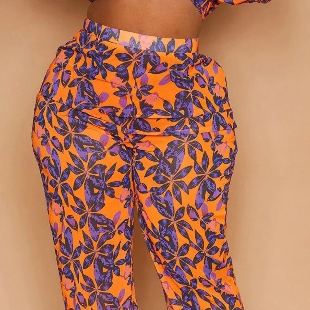 1109 NWT PrettyLittleThing Plus Orange Print Beach Flares – Size 16